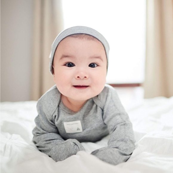 Burt's Bees Baby 100% Organic Cotton One-piece long Sleeve Footies with hats - Picture 4 of 9